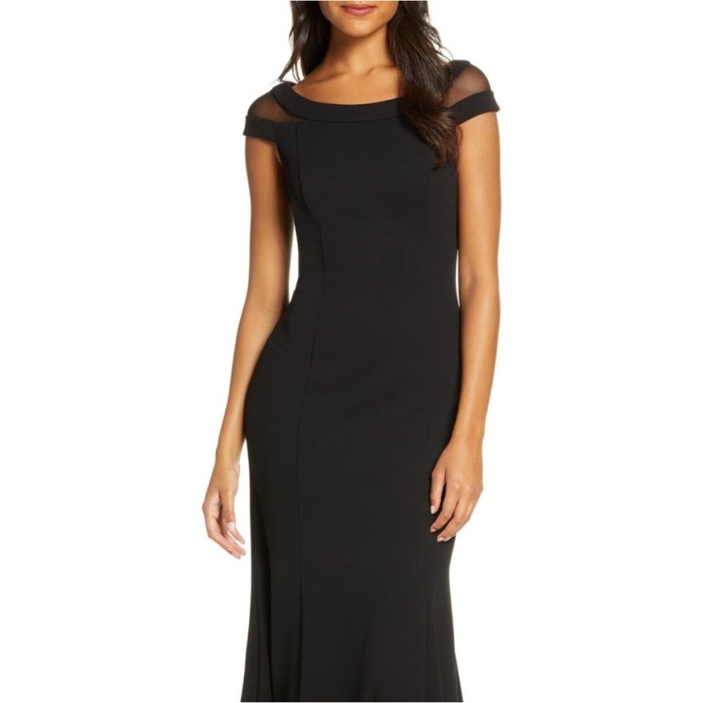 Vince Camuto Elegant Black Sheer Shoulder Maxi Dress Size 6